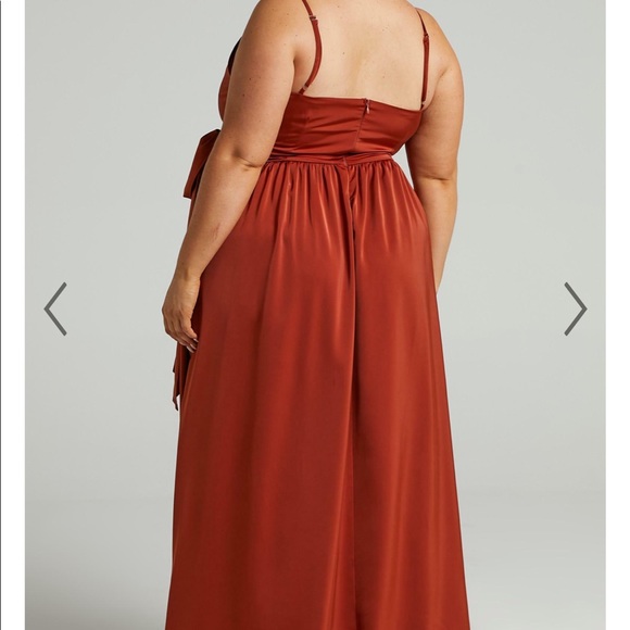 Showpo Revolve Around Me Dress 14 - Picture 3 of 5